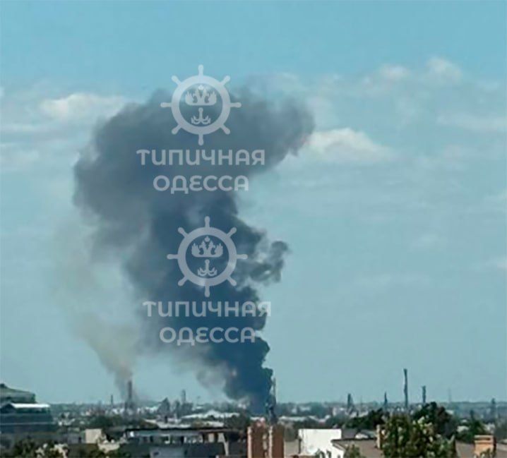 Кадры из Одессы после прилёта 9 крылатых ракет "Бандероль" Кадры из Одессы после прилёта 9 крылатых ракет "Бандероль"