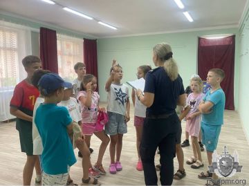 Безопасное лето. . В период летних каникул сотрудники бендерской Госавтоинспекции продолжают проводить профилактические встречи с юными участниками дорожного движения