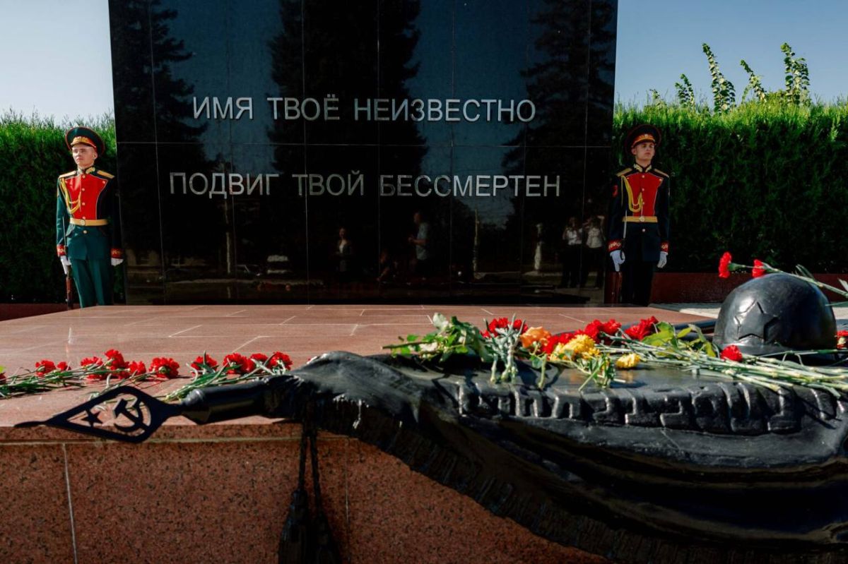 ДЕНЬ ПАМЯТИ ПОГИБШИХ И УМЕРШИХ ЗАЩИТНИКОВ ДЕНЬ ПАМЯТИ ПОГИБШИХ И УМЕРШИХ ЗАЩИТНИКОВ