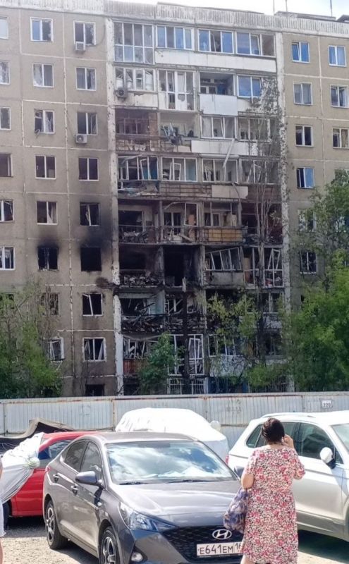 Комсомольский поселок в Саратове после атаки украинских БПЛА Комсомольский поселок в Саратове после атаки украинских БПЛА