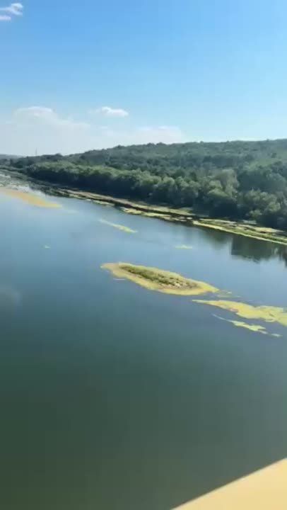 Так выглядит Днестр с моста в районе Дубоссар