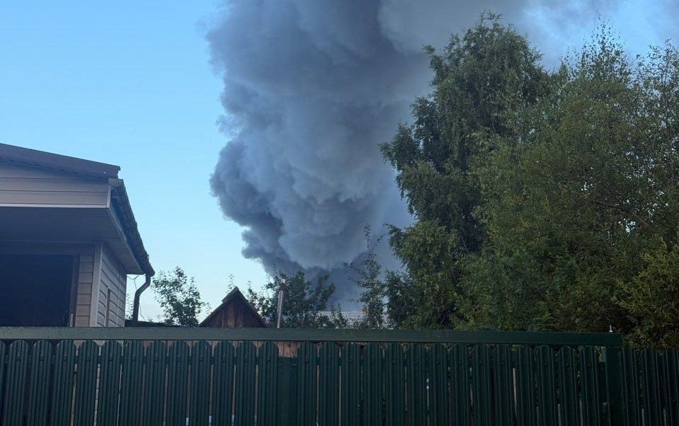В Красном Бору (Питер) возгорание на складе вб после попадания бпла В Красном Бору (Питер) возгорание на складе вб после попадания бпла