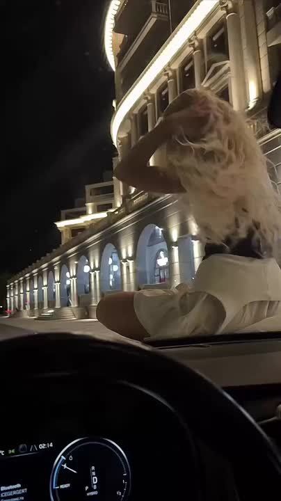 Вот то самое видео на капоте Вольво в центре Тирасполя