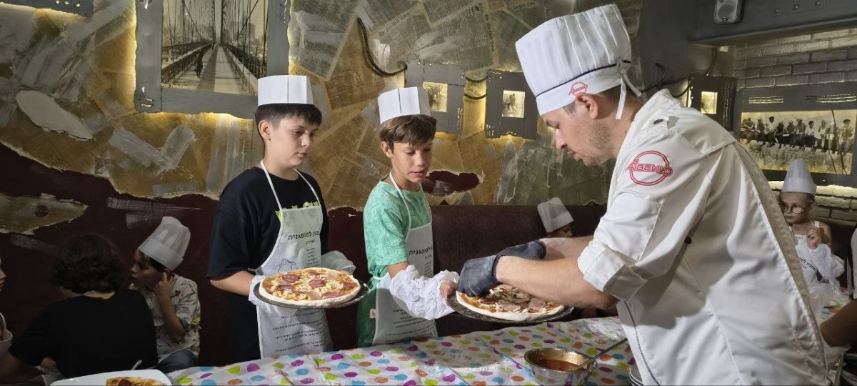 Каникулы со вкусом!. Воспитанники лагеря «Интенсив» из филиала ДДЮТ «Ровесник» попробовали себя в роли пиццайоло Каникулы со вкусом!. Воспитанники лагеря «Интенсив» из филиала ДДЮТ «Ровесник» попробовали себя в роли пиццайоло