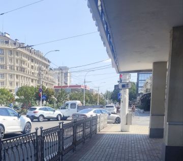 В центре Тирасполя (пересечение Покровской и Шевченко) столкнулись «Рено» и «ГАЗель»