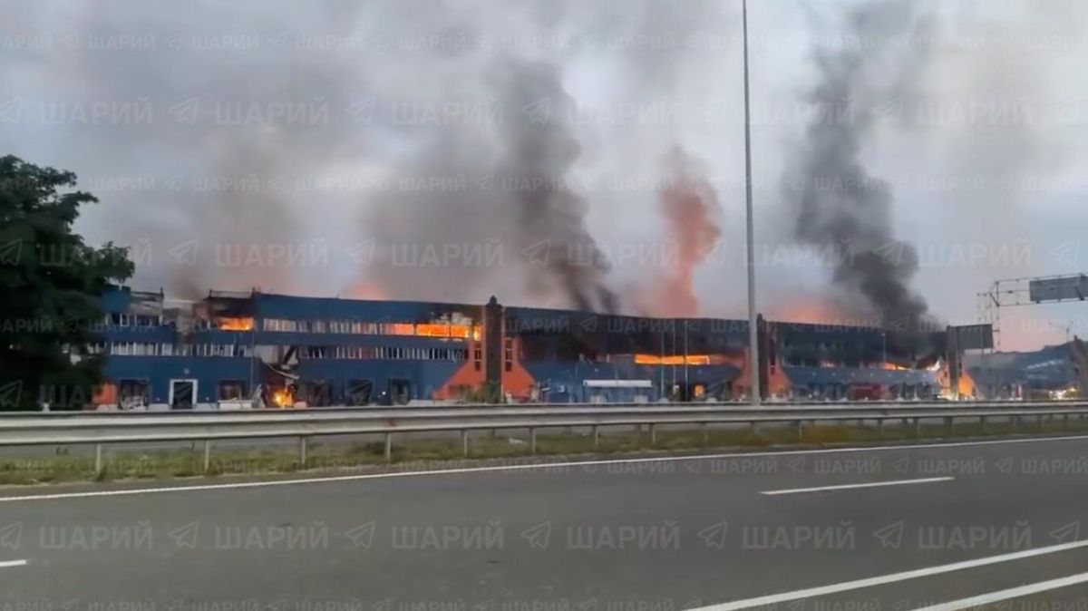 Склад интернет-магазина «Розетка» в Броварах после ночного удара по Киеву и области