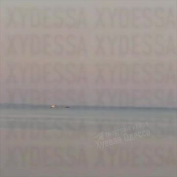 Моменты сегодняшнего прилёта по судну возле Одессы