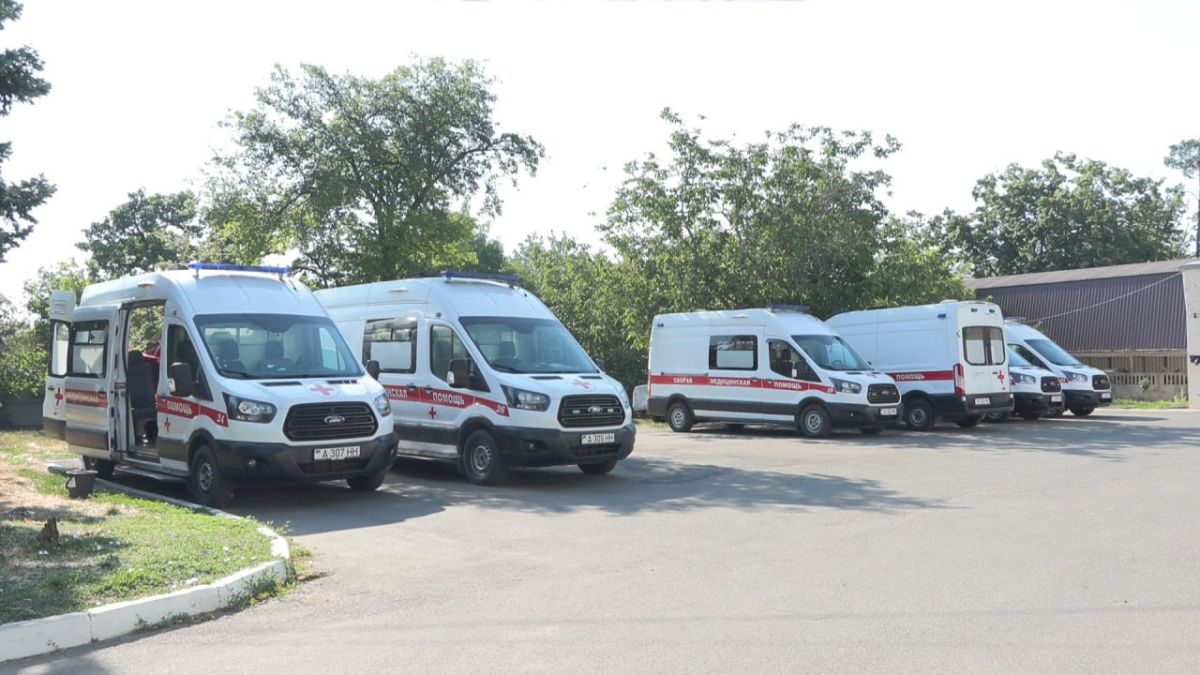 В эти жаркие дни число вызовов «скорой» увеличилось примерно на 5–6 в сутки В эти жаркие дни число вызовов «скорой» увеличилось примерно на 5–6 в сутки