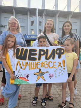 Маленькие болельщики жёлто-чёрных 3 часа рисовали плакат для команды