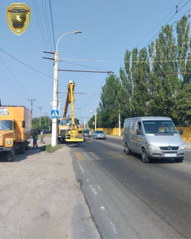 Вниманию водителей!. . В связи с реконструкцией светофорного объекта в Бендерах на пересечении улицы К. Маркса и Тираспольского шоссе временно ограничено движение транспорта Вниманию водителей!. . В связи с реконструкцией светофорного объекта в Бендерах на пересечении улицы К. Маркса и Тираспольского шоссе временно ограничено движение транспорта