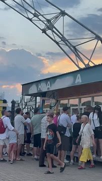 И всё это под красивый закат