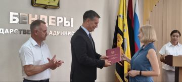 Медали «За трудовую доблесть» и «За отличие в труде», грамоты и Благодарственные письма Президента, а также грамоты главы государственной администрации города сегодня вручили представителям строительной отрасли Бендер в...