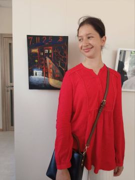 Эвелина Боговид представила на выставке три работы: два натюрморта, выполненных акрилом, и картину маслом по мотивам стихотворения Александра Блока «Ночь, улица, фонарь, аптека»