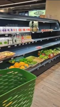 Киев остался без еды. Одни из крупнейших супермаркетов Украины остались без снабжения из-за разрушенных складов и нарушенной логистики
