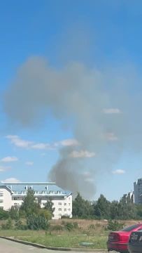 Прямо сейчас горит сухая трава в районе дач за кладбищем Западное