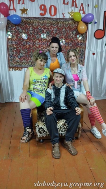 9 августа в Доме культуры с. Приозёрное прошла развлекательная программа «Дискотека 90-х», которая подарила молодёжи и взрослым возможность окунуться в атмосферу культовой эпохи 90-х 9 августа в Доме культуры с. Приозёрное прошла развлекательная программа «Дискотека 90-х», которая подарила молодёжи и взрослым возможность окунуться в атмосферу культовой эпохи 90-х