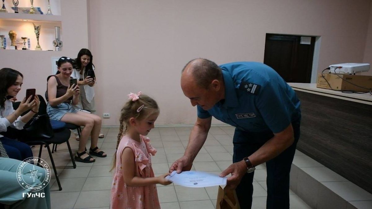 В столичной пожарной части наградили участников конкурса «Безопасность словами детей» В столичной пожарной части наградили участников конкурса «Безопасность словами детей»