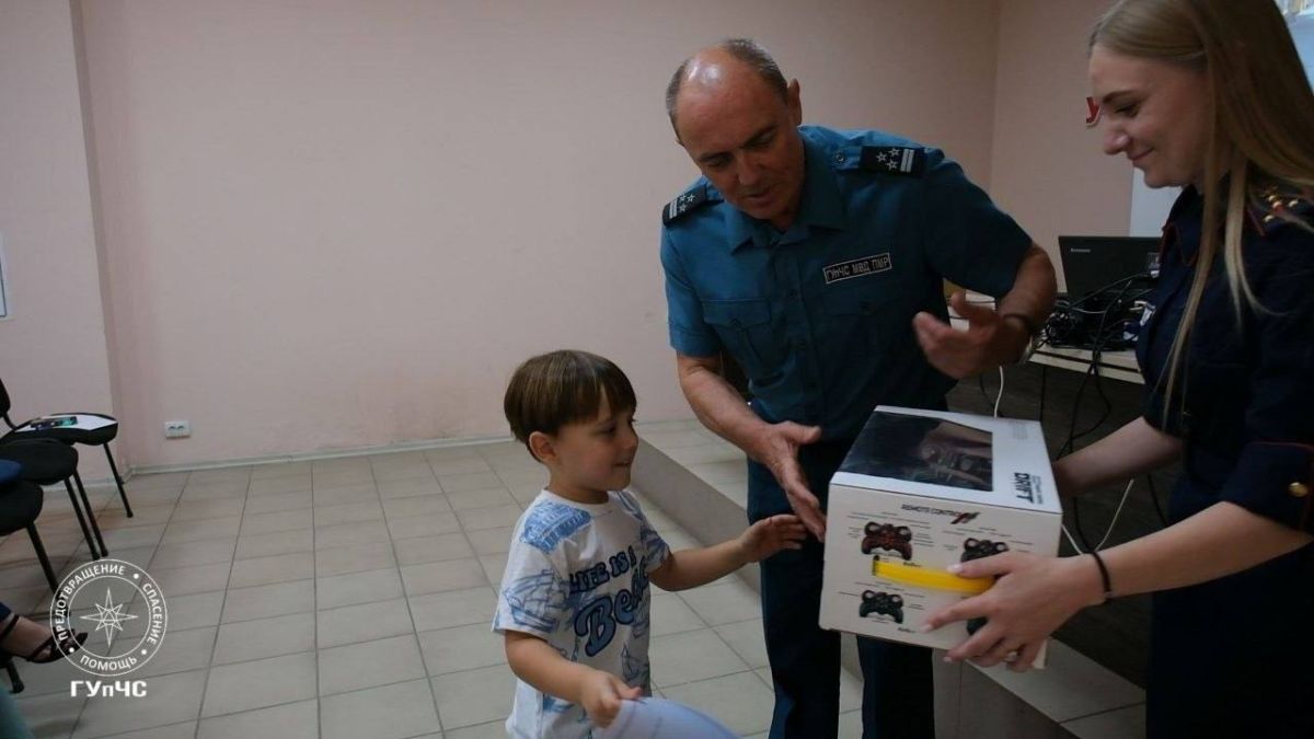 В столичной пожарной части наградили участников конкурса «Безопасность словами детей» В столичной пожарной части наградили участников конкурса «Безопасность словами детей»