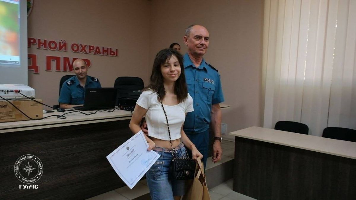В столичной пожарной части наградили участников конкурса «Безопасность словами детей» В столичной пожарной части наградили участников конкурса «Безопасность словами детей»