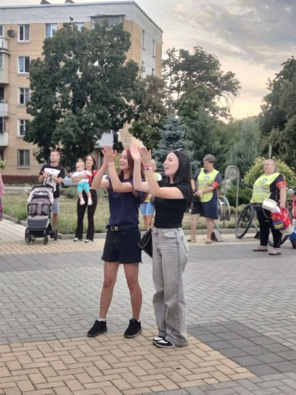 Концерт завершён — дискотека продолжается Концерт завершён — дискотека продолжается