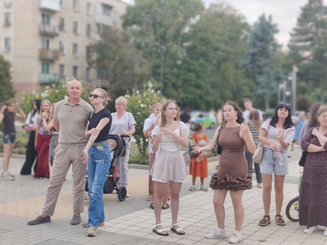 Концерт завершён — дискотека продолжается Концерт завершён — дискотека продолжается