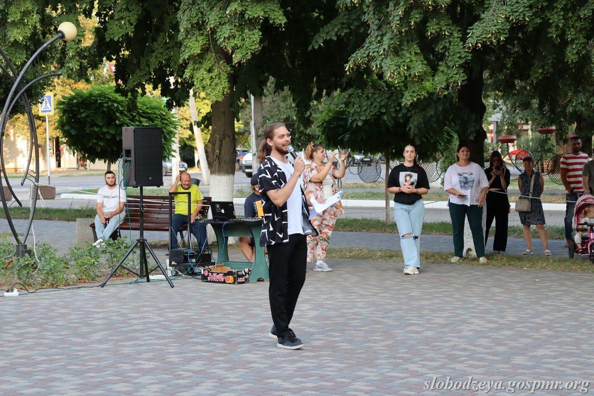 В День молодёжи в Слободзее организовали большой праздничный концерт с участием молодых исполнителей и творческих коллективов В День молодёжи в Слободзее организовали большой праздничный концерт с участием молодых исполнителей и творческих коллективов