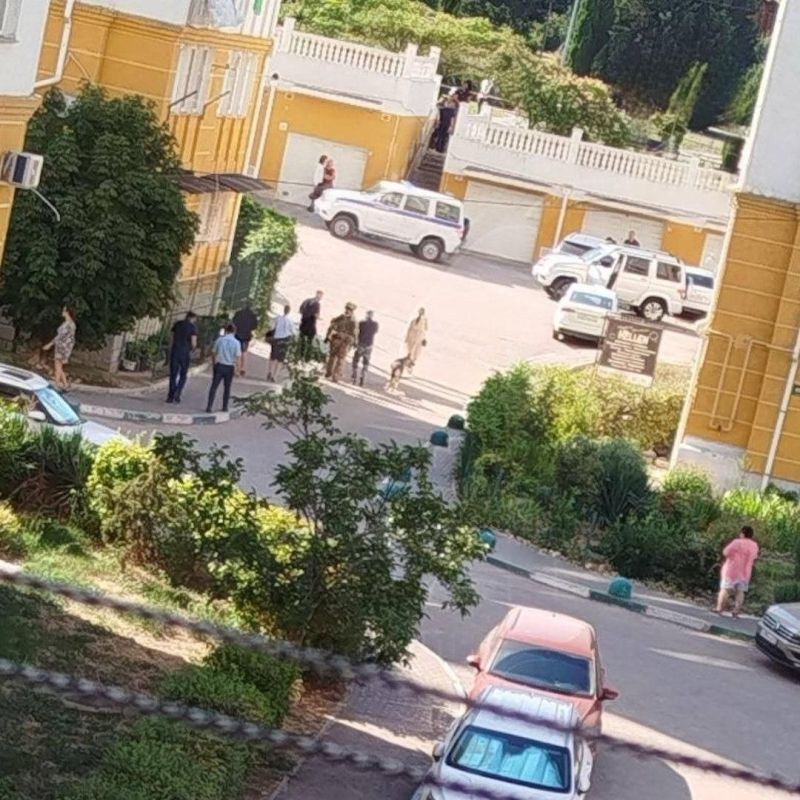 Теракт в Севастополе. Женщина подорвала СВУ, погиб мужчина Теракт в Севастополе. Женщина подорвала СВУ, погиб мужчина
