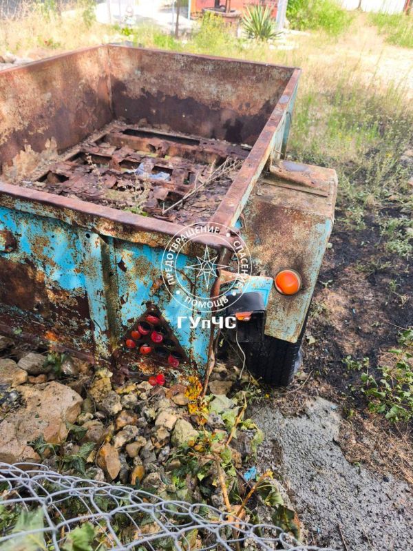 Столичные огнеборцы 14 августа потушили огонь на территории дачного участка в районе ДСК Столичные огнеборцы 14 августа потушили огонь на территории дачного участка в районе ДСК