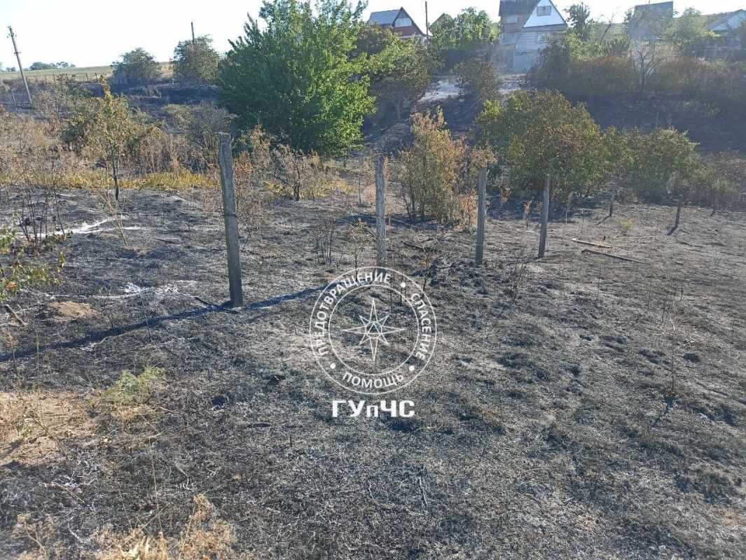 Три пожарных расчёта из Первомайска, Слободзеи и Тирасполя тушили вчера сухостой на площади 12 гектаров между сёлами Уютное и Никольское Три пожарных расчёта из Первомайска, Слободзеи и Тирасполя тушили вчера сухостой на площади 12 гектаров между сёлами Уютное и Никольское