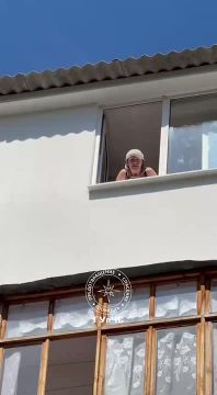 Жительница Рыбницы вызвала спасателей, а после сняла и прислала нам трогательный, добрый ролик об их выезде на помощь женщине