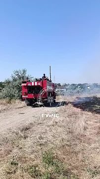 На Ближнем Хуторе вчера днём а районе карьера загорелась сухая трава