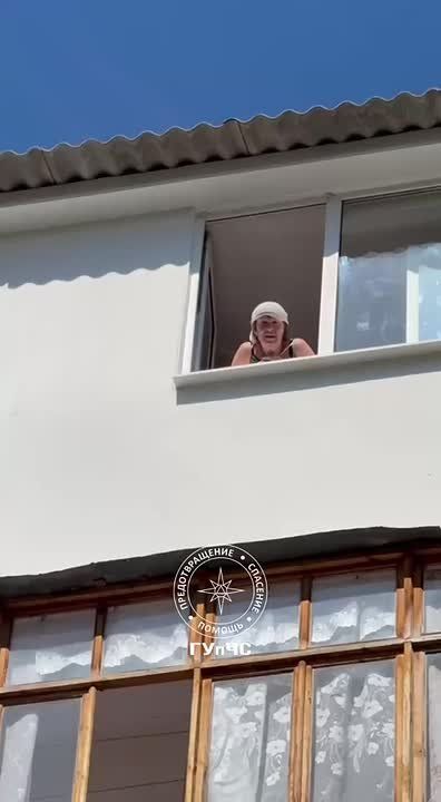 У хозяйки из Рыбницы в доме на пятом этаже заклинило замок межкомнатной двери