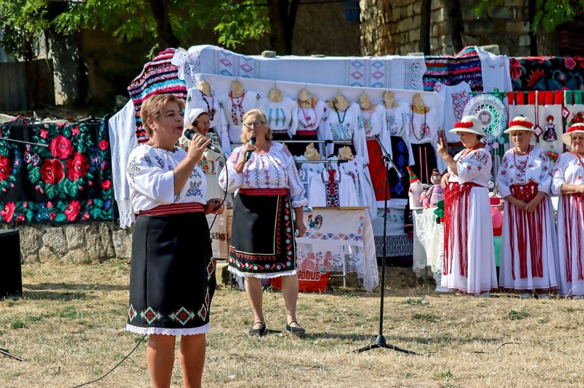 В Рогах впервые прошёл районный фестиваль «Ла ватра извоарелор», посвящённый возрождению сельских родников В Рогах впервые прошёл районный фестиваль «Ла ватра извоарелор», посвящённый возрождению сельских родников