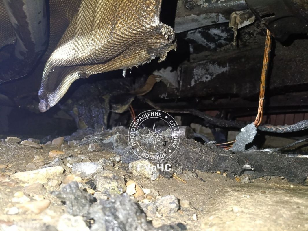 В селе Мокра Рыбницкого района прямо во дворе частного дома загорелся автомобиль BMW