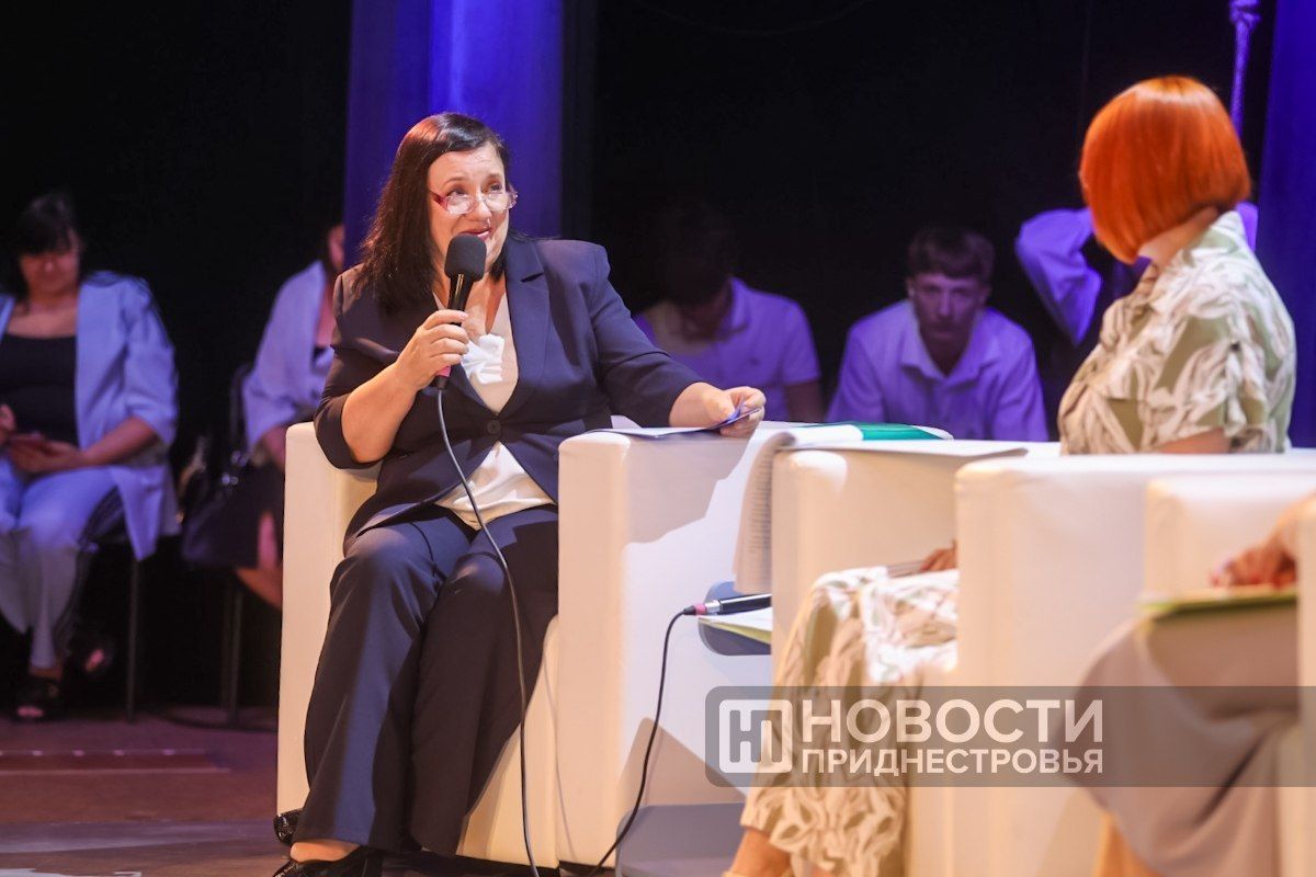 На сцене Дворца Республики — открытая дискуссия педагогов: На сцене Дворца Республики — открытая дискуссия педагогов: