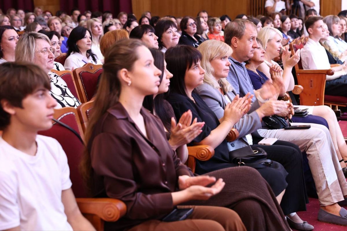 В Тирасполе проходит Республиканский педагогический форум В Тирасполе проходит Республиканский педагогический форум