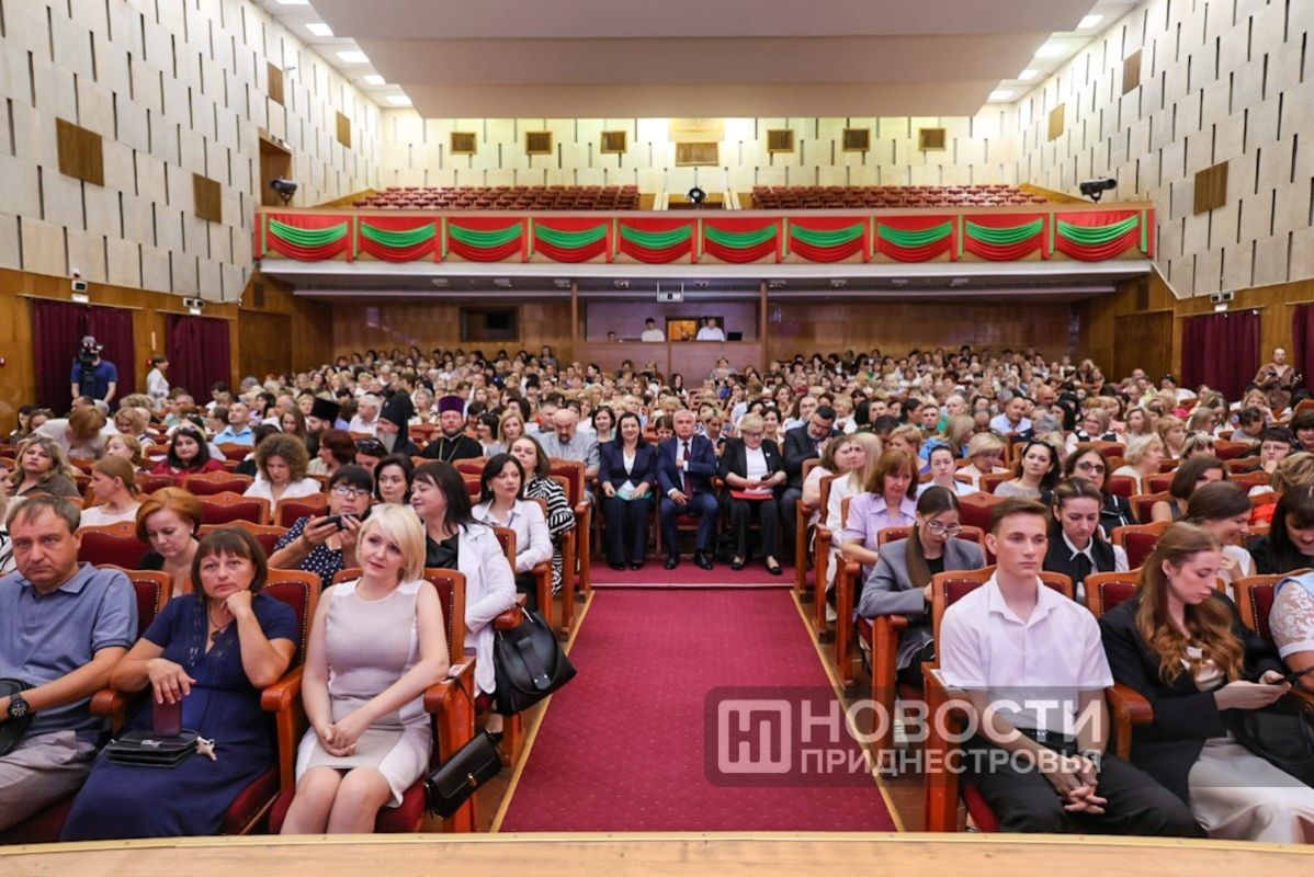 Форум открыла министр просвещения Светлана Иванишина: Форум открыла министр просвещения Светлана Иванишина: