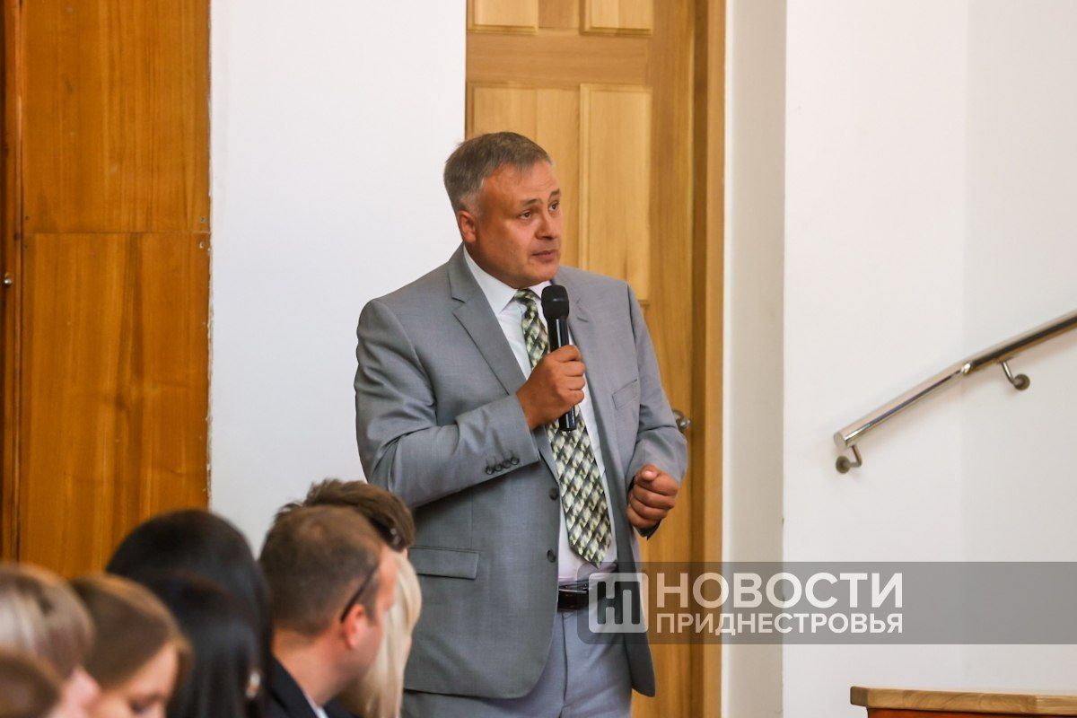 На сцене Дворца Республики — открытая дискуссия педагогов: На сцене Дворца Республики — открытая дискуссия педагогов: