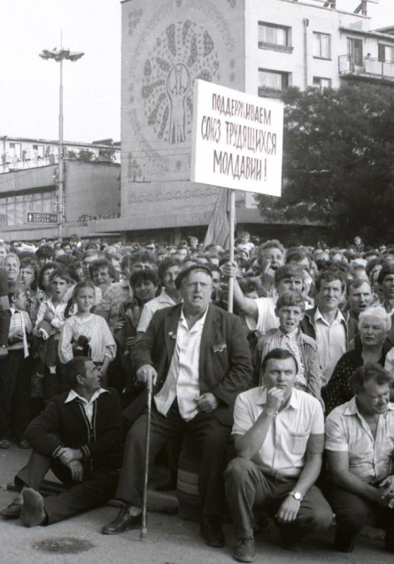 25 августа 1989 года в центре Тирасполя состоялся общегородской митинг 25 августа 1989 года в центре Тирасполя состоялся общегородской митинг