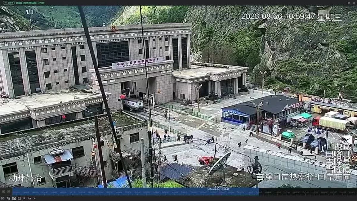 Более 380 туристов пропали без вести после мощного наводнения в Непале, — управление по туризму страны