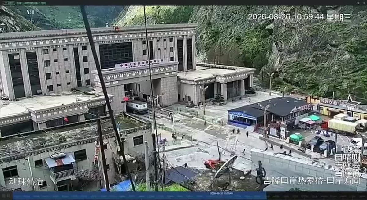 Настоящий Ад сегодня на границе Китая и Непала — в районе Шигадзе сошёл оползень, который привёл к мощнейшему наводнению