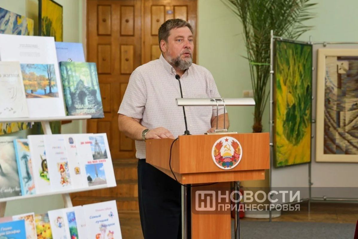 Сегодня во Дворце Республики в Тирасполе собрались писатели и поэты Приднестровья Сегодня во Дворце Республики в Тирасполе собрались писатели и поэты Приднестровья