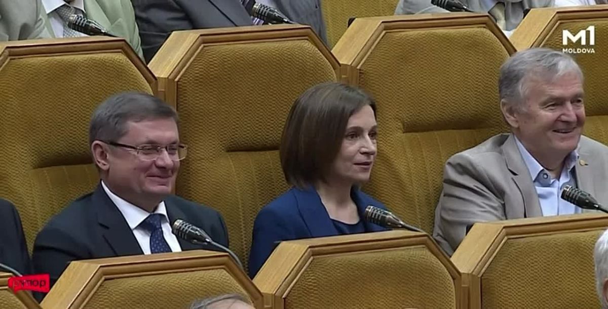 На заседании, посвящённом 35-летию независимости Молдовы, молдавский депутат первого созыва выступил с призывом к «унире»