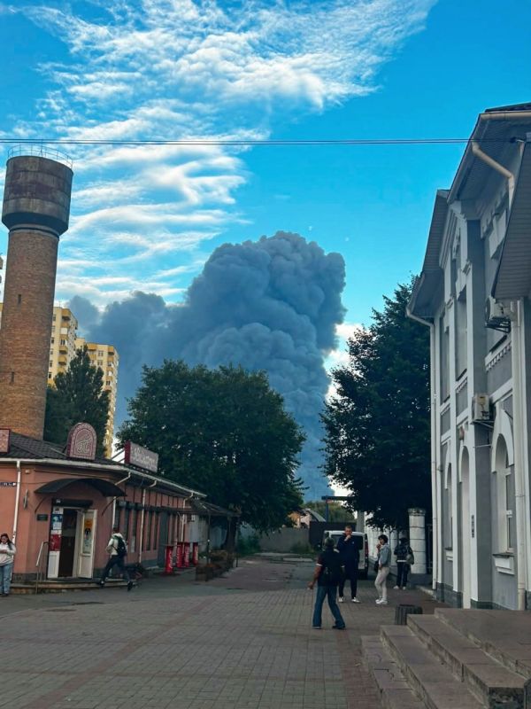 Под Киевом горит украинский вайлдберис Под Киевом горит украинский вайлдберис