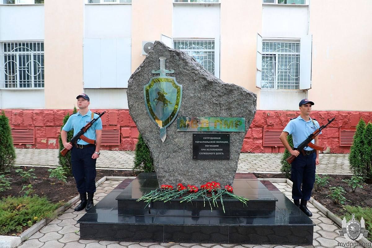 Столичную милицию поздравили с Днём Республики Столичную милицию поздравили с Днём Республики