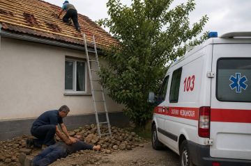 Получил травму, ремонтируя кровлю дома