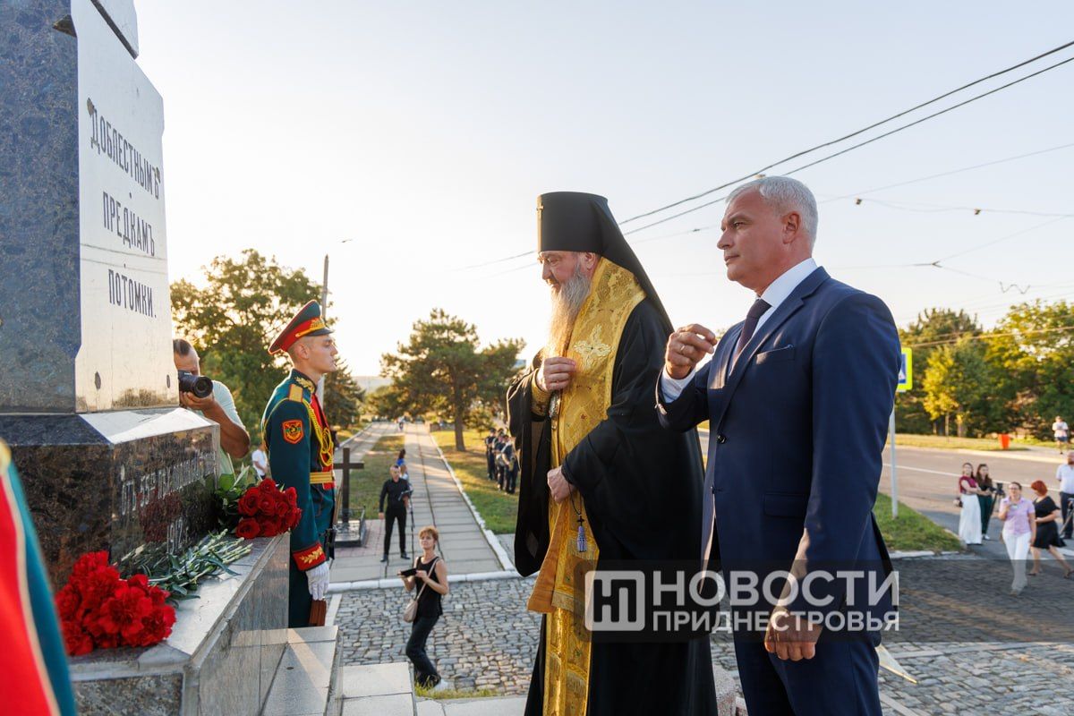 Фоторепортаж из Бендер, где накануне отметили 228-ю годовщину 55-го Подольского пехотного полка Фоторепортаж из Бендер, где накануне отметили 228-ю годовщину 55-го Подольского пехотного полка