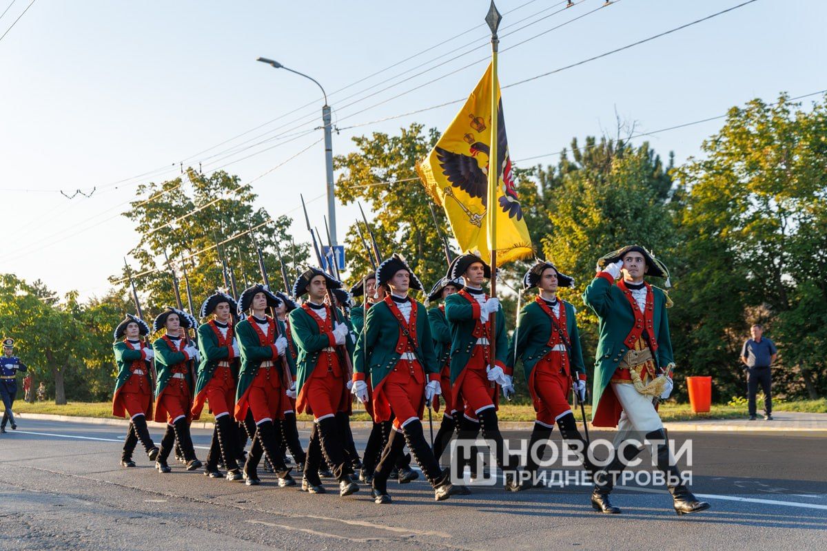 Фоторепортаж из Бендер, где накануне отметили 228-ю годовщину 55-го Подольского пехотного полка Фоторепортаж из Бендер, где накануне отметили 228-ю годовщину 55-го Подольского пехотного полка