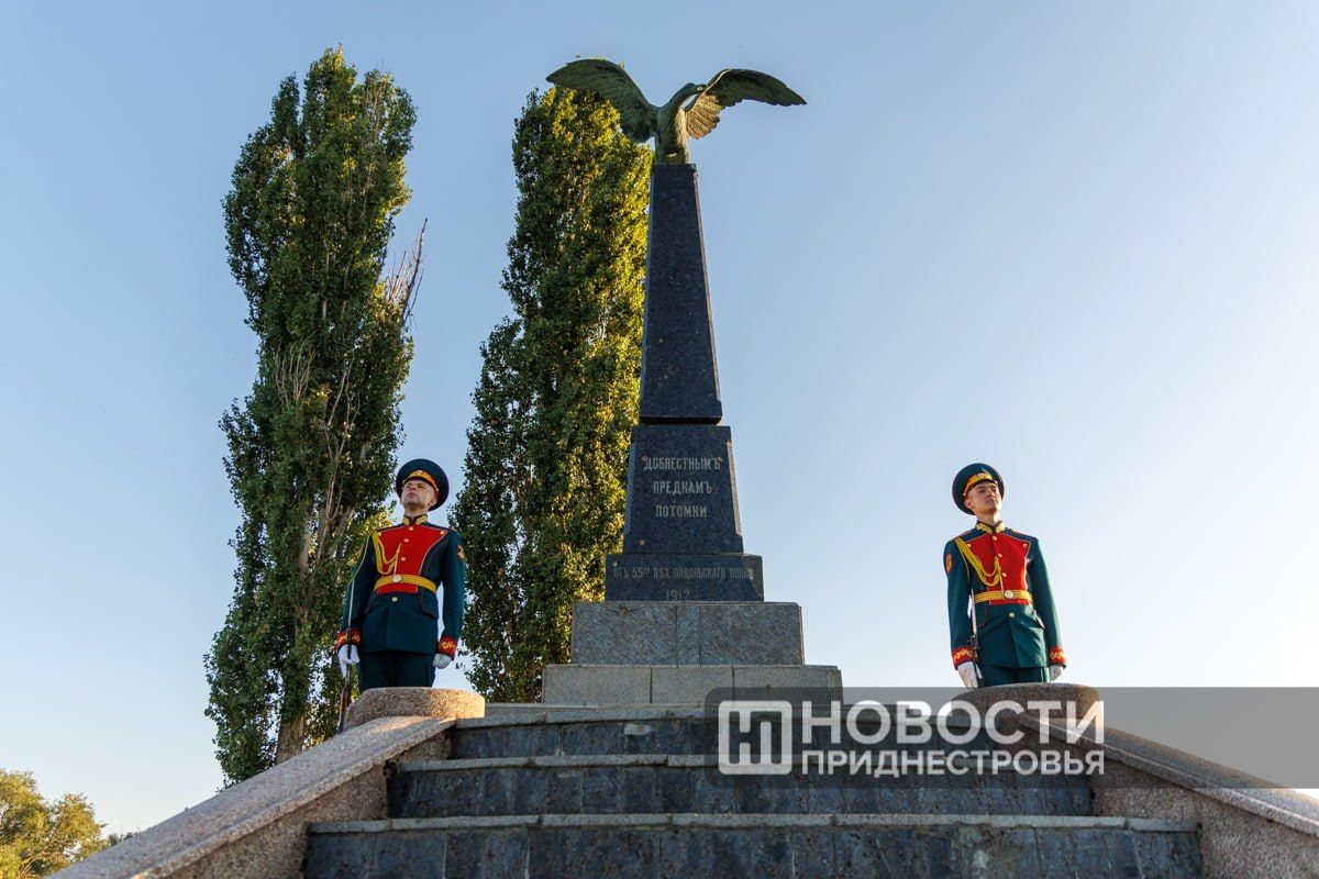 Фоторепортаж из Бендер, где накануне отметили 228-ю годовщину 55-го Подольского пехотного полка Фоторепортаж из Бендер, где накануне отметили 228-ю годовщину 55-го Подольского пехотного полка