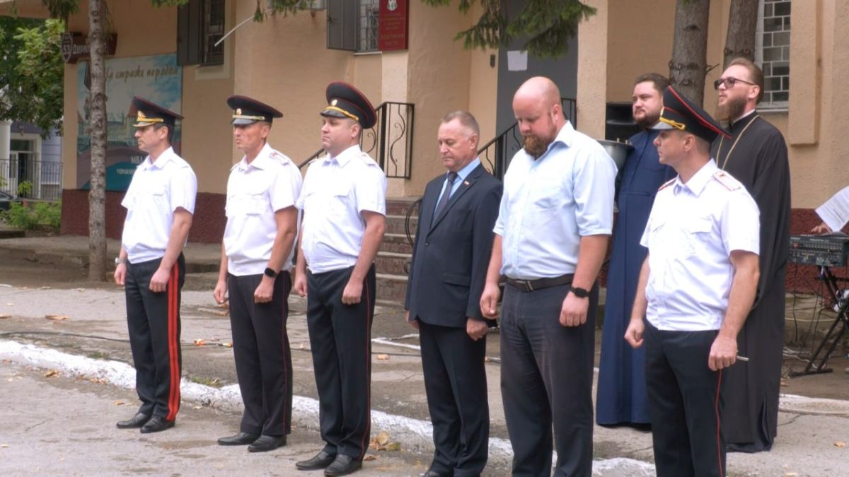 В Бендерском УВД накануне Дня Республики поздравили сотрудников и ветеранов органов внутренних дел В Бендерском УВД накануне Дня Республики поздравили сотрудников и ветеранов органов внутренних дел